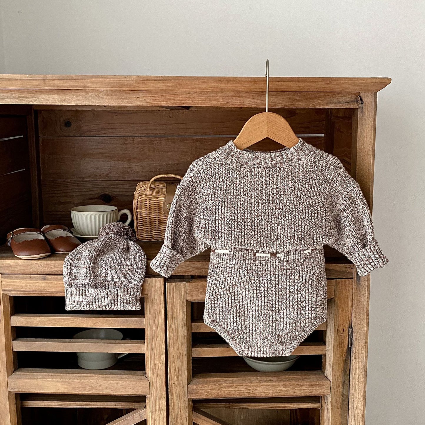 Knitted Baby Set – Pullover, Bottoms & Pom-Pom Hat